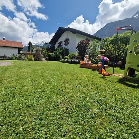 Gaestehaus Schoeneweiss Ehrwald Exterior foto