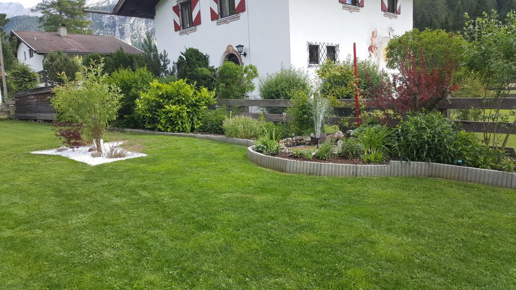 Gaestehaus Schoeneweiss Ehrwald Exterior foto
