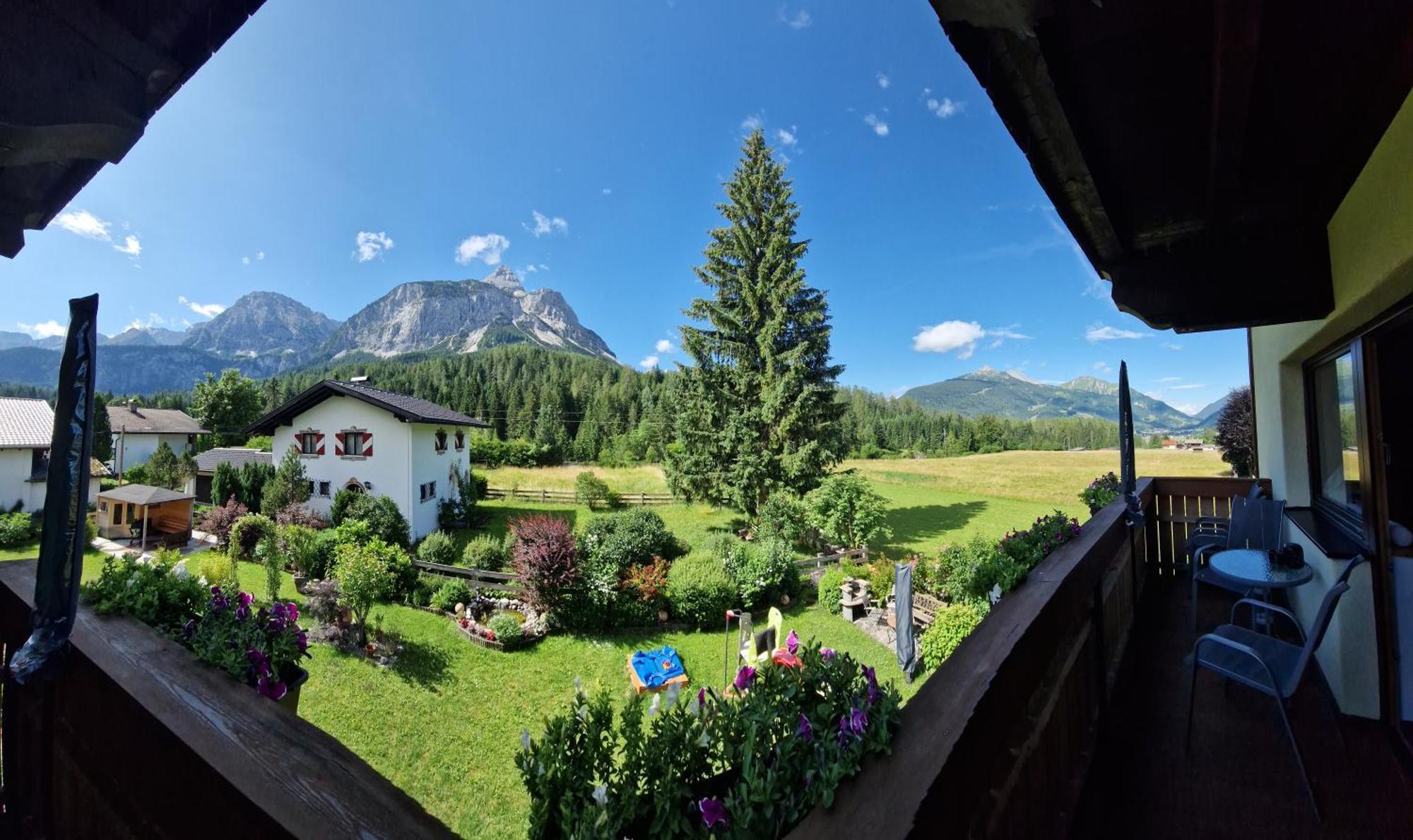 Gaestehaus Schoeneweiss Ehrwald Exterior foto